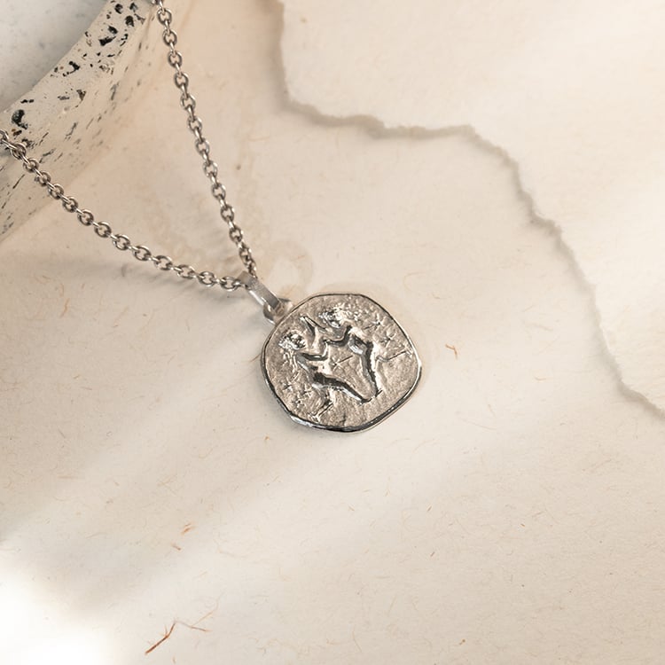 Stříbrný přívěsek se symboly znamení zvěrokruhu 136685