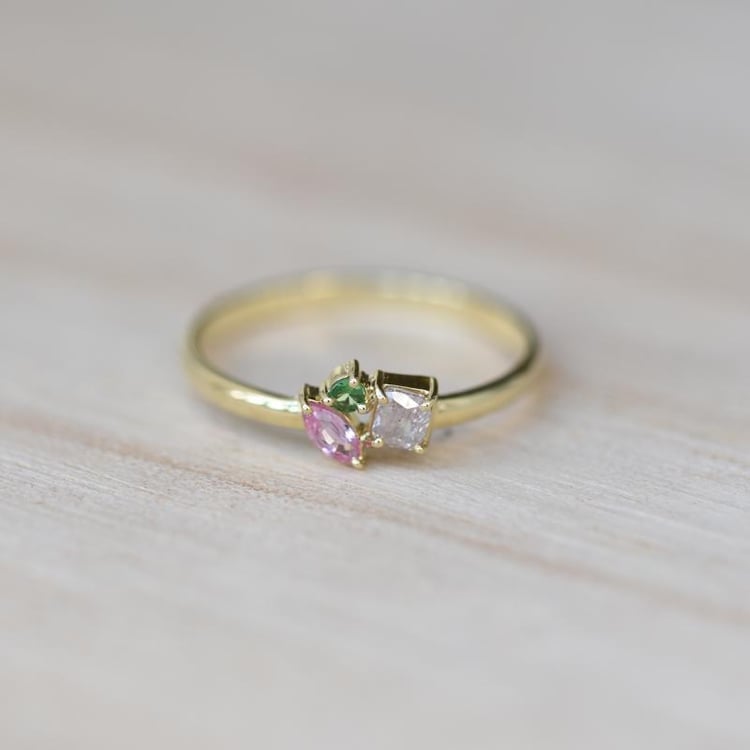 Zlatý prsten s diamantem, tsavorit granátem a safírem 48972