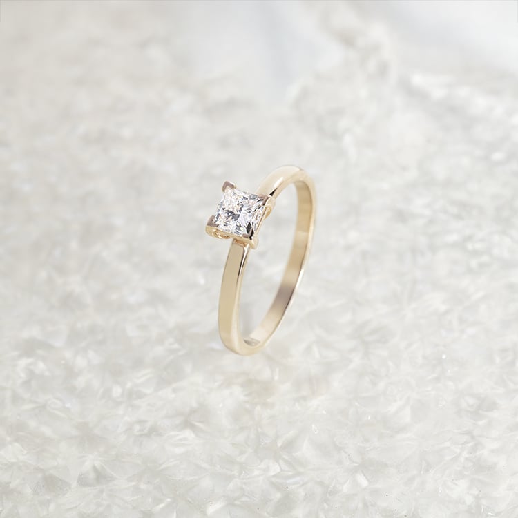 Zásnubní prsten s princess diamantem Nangai 149649