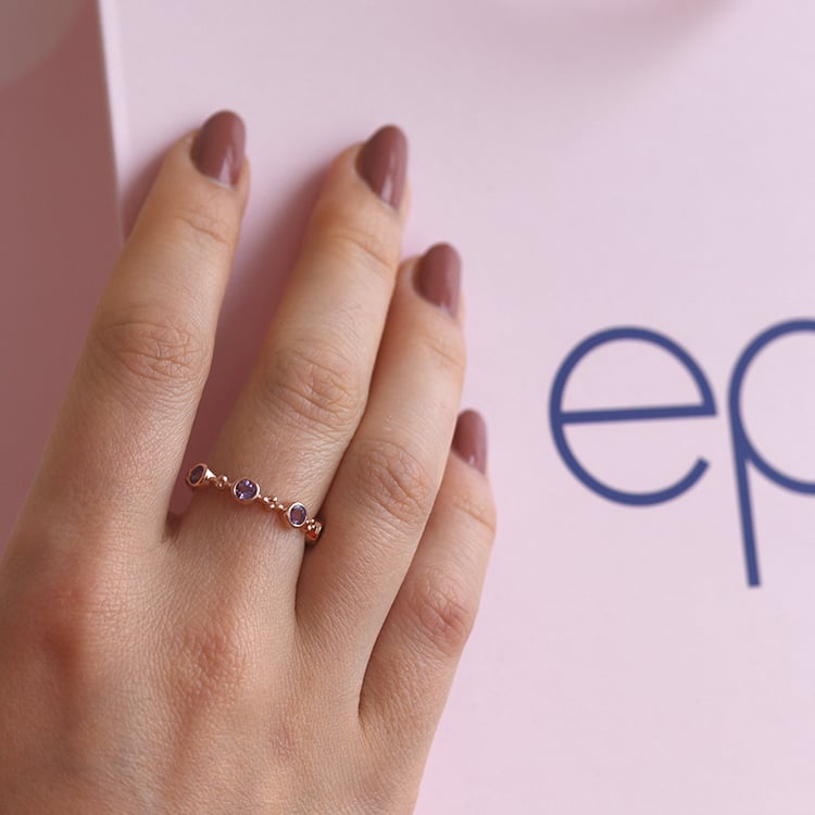 Stříbrný pozlacený eternity prsten s ametysty 63644