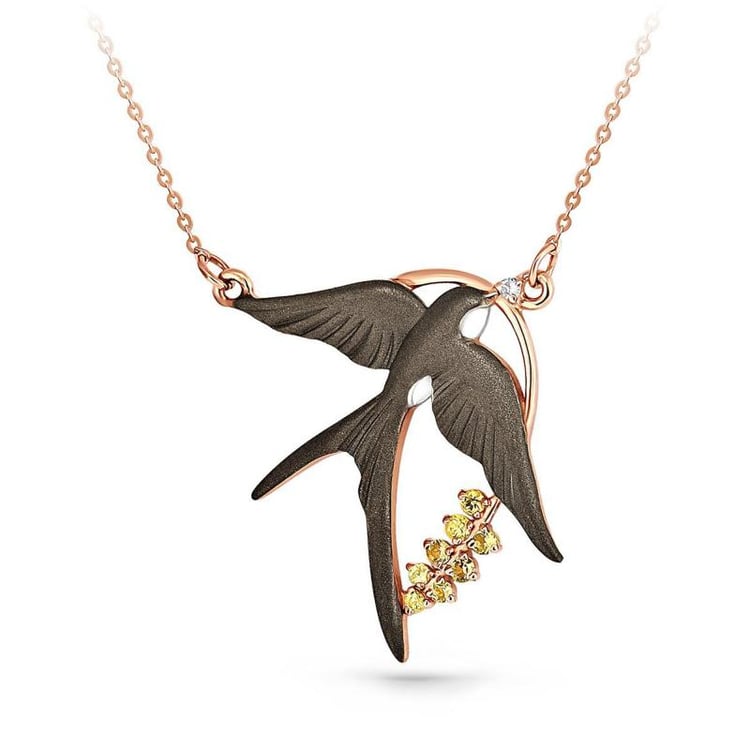 Vlaštovka v zlatém náhrdelníku s diamantem a safíry