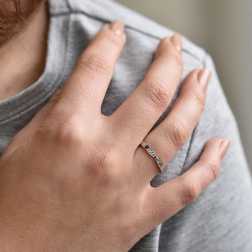 Platinový eternity prsten s diamanty Hvala