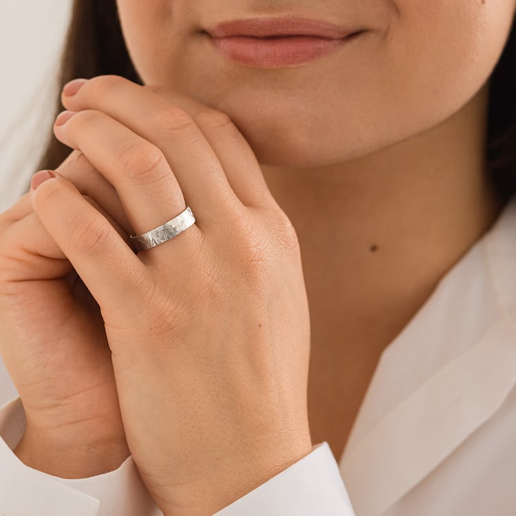 Netradiční zlaté snubní prsteny s diamanty Alexis 157187