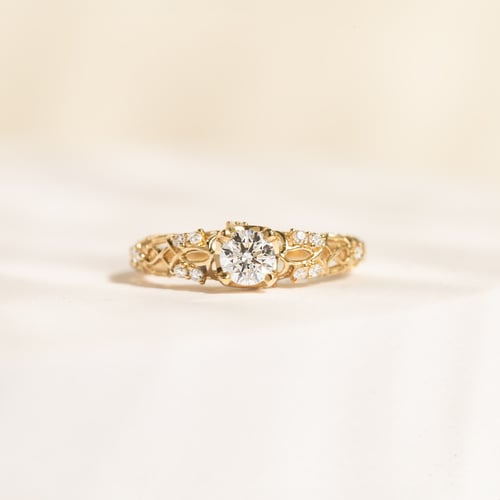 Vintage zásnubní prsten s moissanitem a lab-grown diamanty Chantal