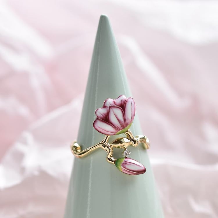 Zlatý květinový prsten s enamelem 43360