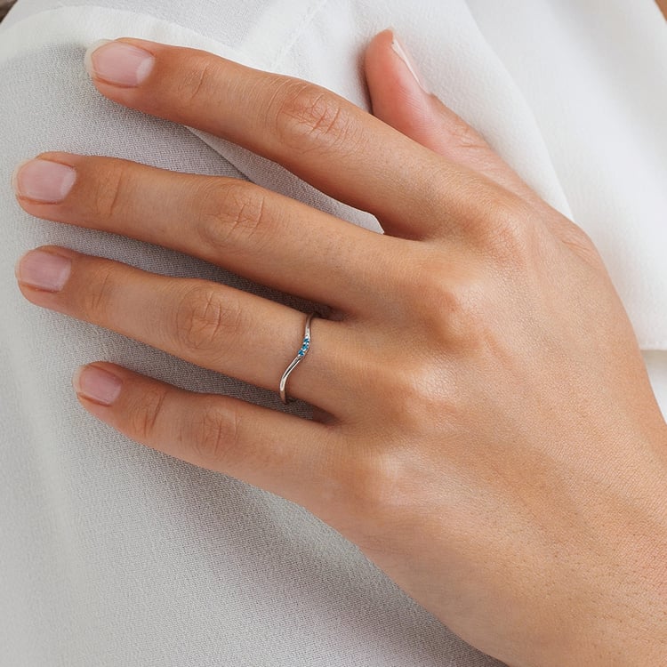 Stříbrný prsten se třemi modrými diamanty 157764