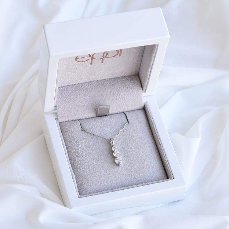 Diamantový přívěsek z bílého zlata 86043