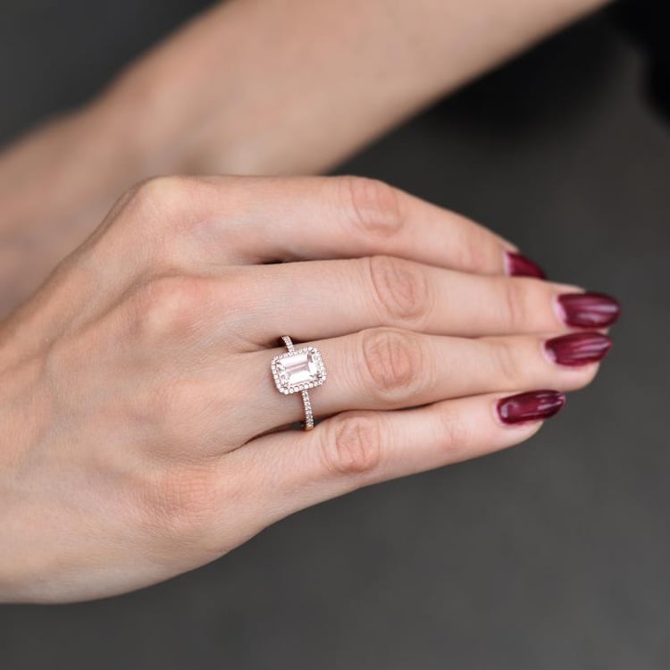 Zlatý zásnubní prsten s morganitem a diamanty Winki 30562