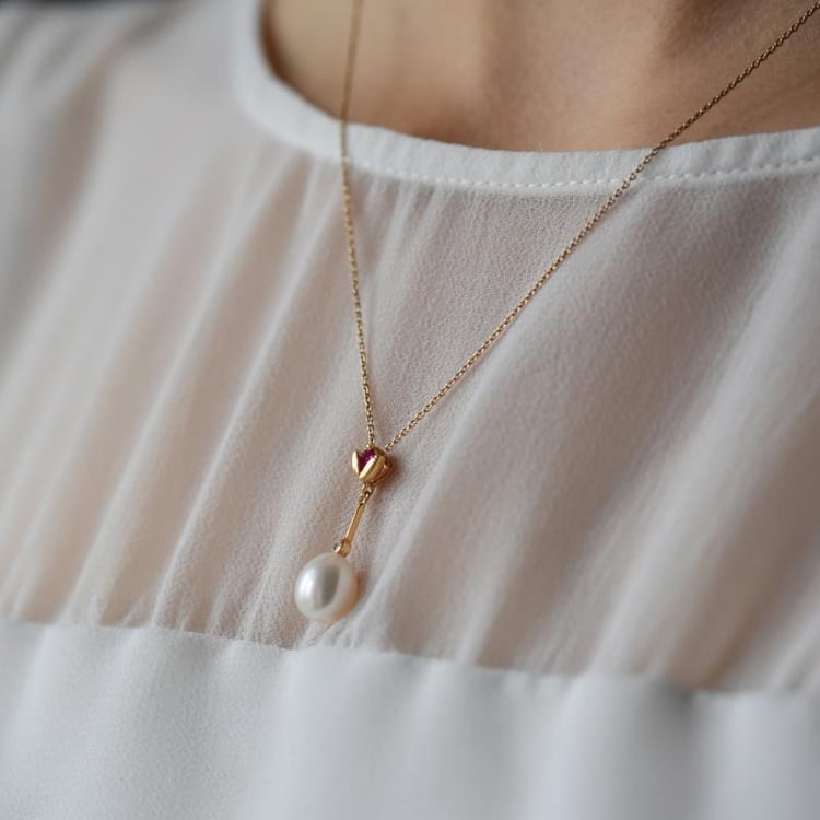 Zlatý přívěsek s perlou 15414