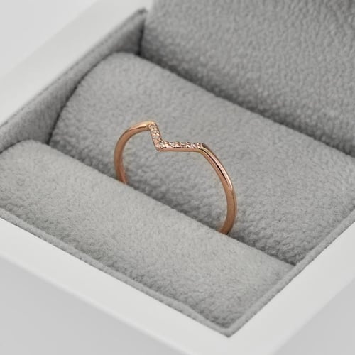Zlatý vykrojený snubní prsten s diamanty Bebeha