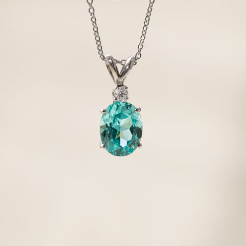 Zlatý přívěsek s oválným lab-grown paraiba turmalínem a diamantem Davi