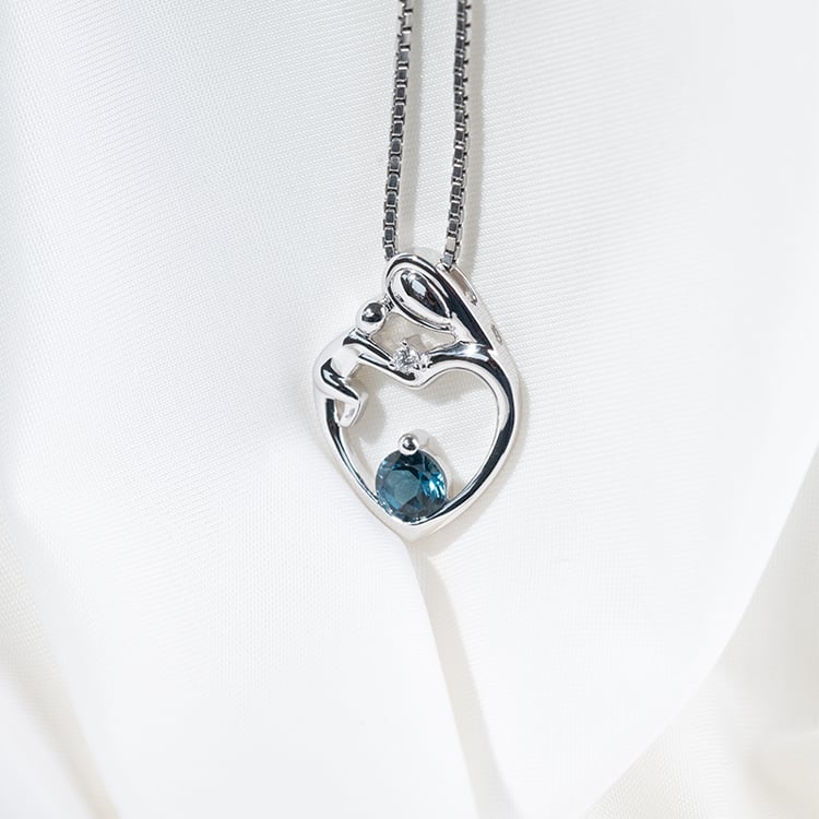 Přívěsek matka a dítě s londýnským topazem a diamantem Ella 131152