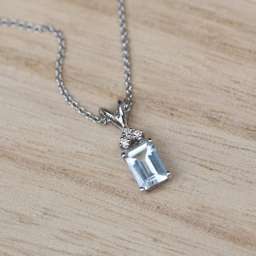 Zlatý přívěsek s akvamarínem a diamanty Deandra