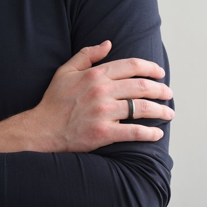 Stříbrný karbonový prsten Adidan