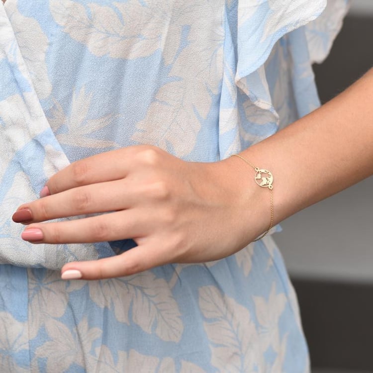 Minimalistický zlatý náramek s mapou světa 46681