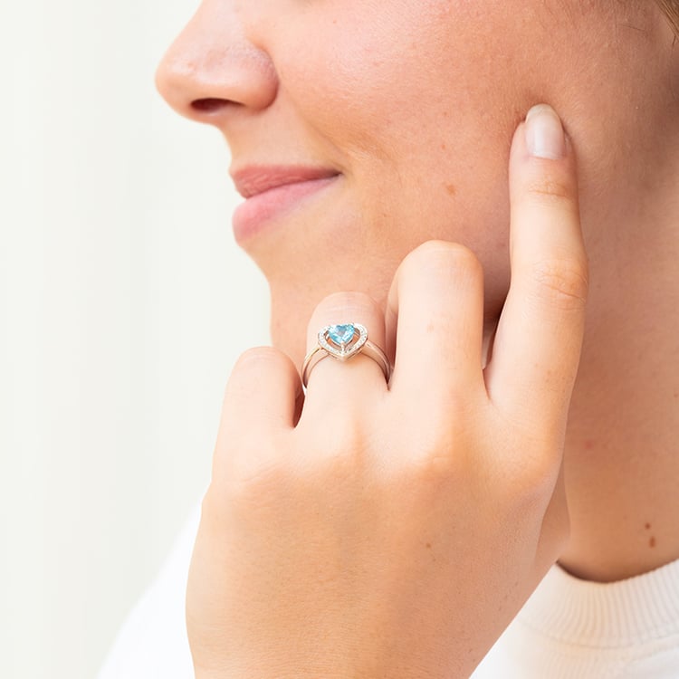 Zlatý prsten se švýcarským topazem ve tvaru srdce a diamanty Liola 144198