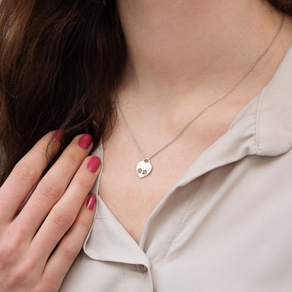 Přívěsek ve tvaru srdce s tlapkami a gravírem Miley