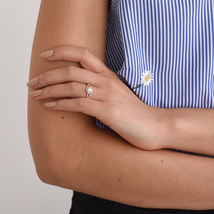 Zásnubní prsten plný diamantů 69501