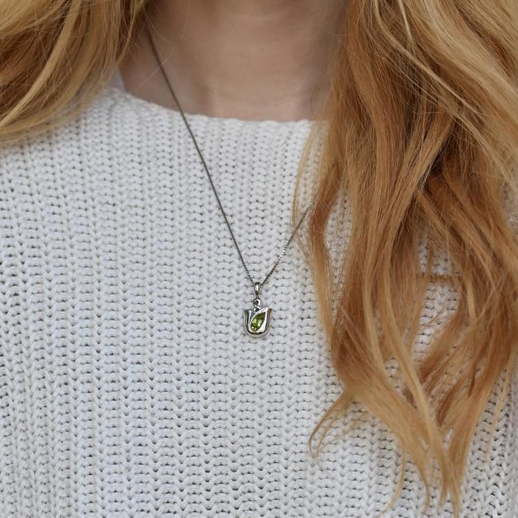 Stříbrný tulipánek s olivínem 28573