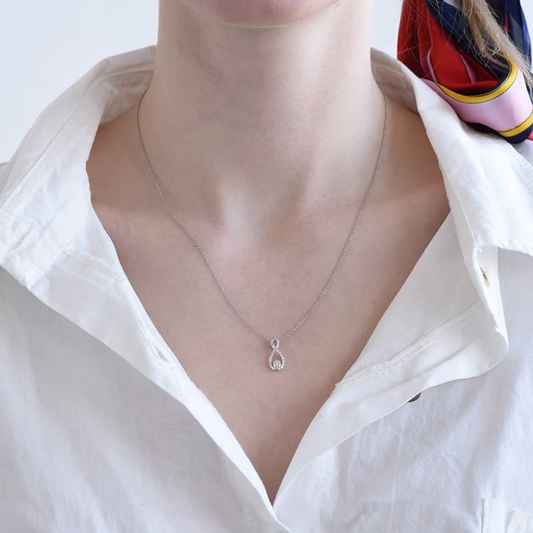 Přívěsek ve tvaru kapky s diamanty 96177