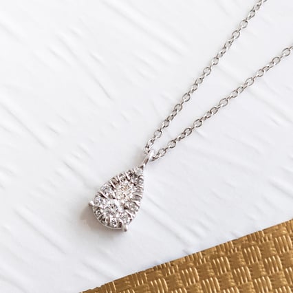 Přívěsek ve tvaru diamantové kapky Birdie