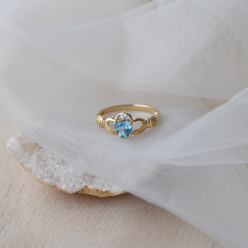 Zlatý claddagh prsten s topazem a diamantem Norie