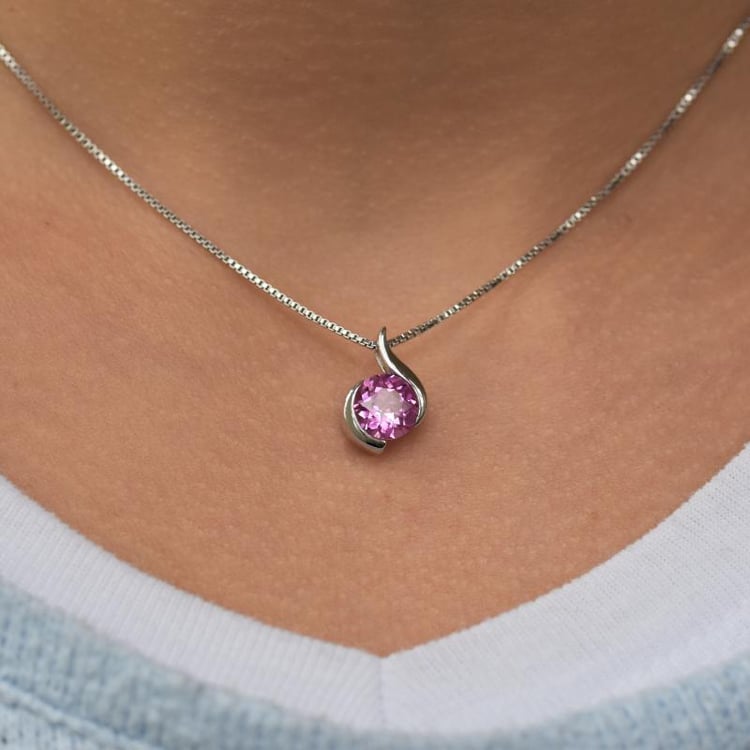 Růžový safír v náhrdelníku 17314