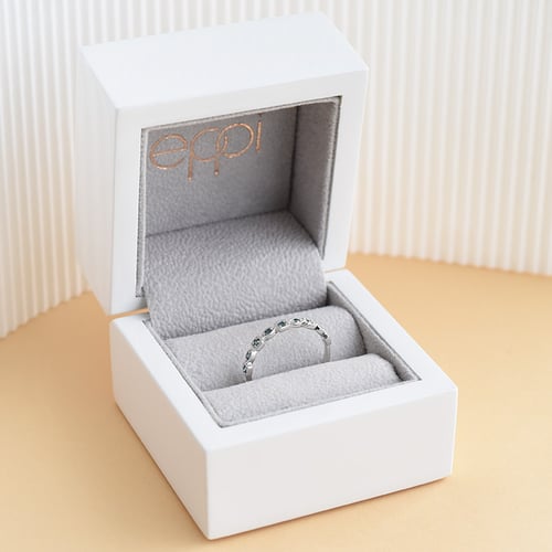 Zlatý eternity prsten s modrými diamanty Sanel
