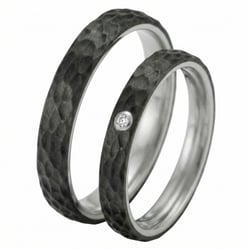 Ploché karbonové snubní prsteny s diamantem Rose