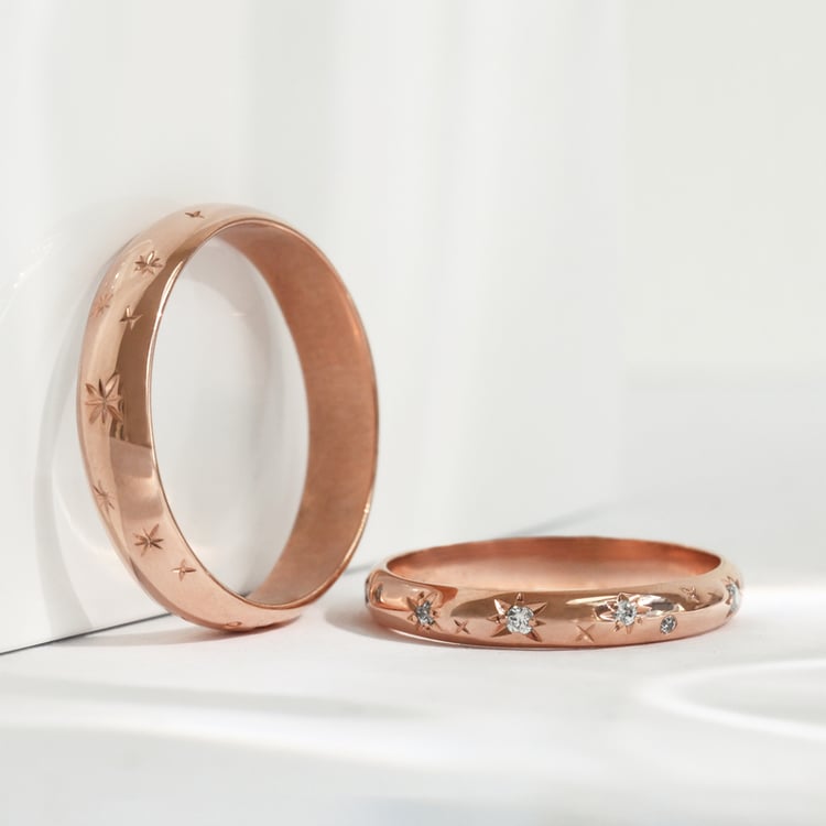 Snubní prsteny s ruční rytinou hvězd a diamanty Elia 118176