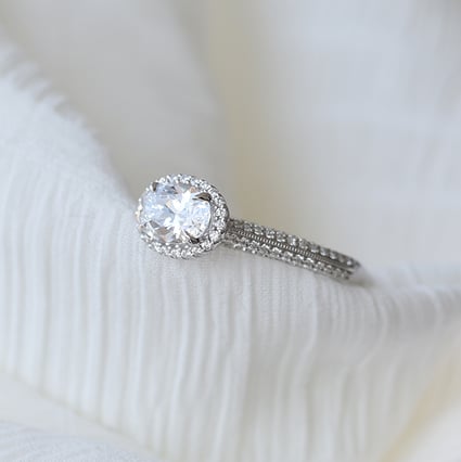 Diamantový halo zásnubní prsten Leimoni