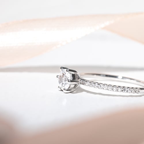 Zásnubní prsten s lab-grown diamanty Cynthia