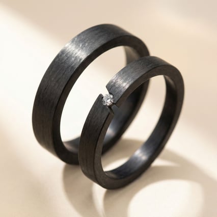 Ploché karbonové snubní prsteny s diamantem Jammu