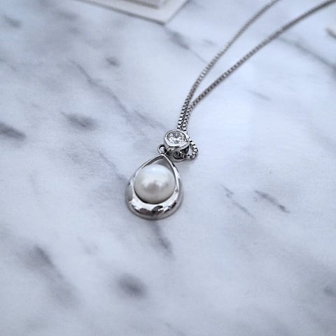 Elegantní perlový náhrdelník 5608