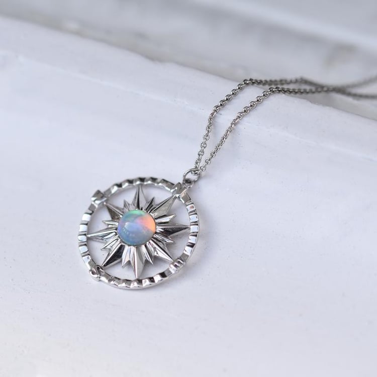 Náhrdelník kompas s přírodním opálem 48265