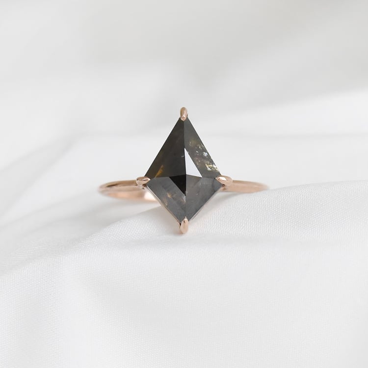 Minimalistický prsten s diamantem 91031