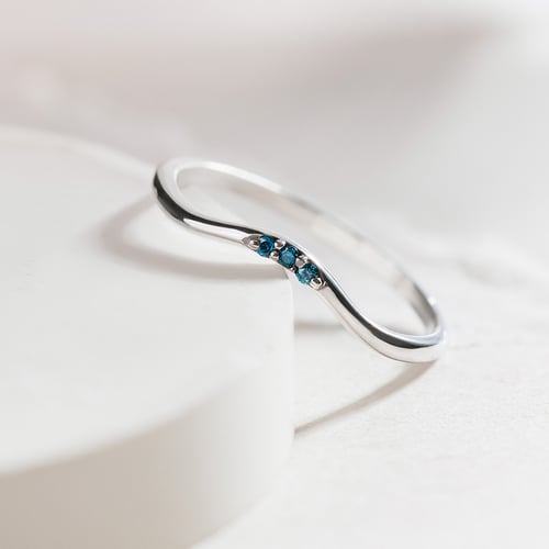 Stříbrný prsten se třemi modrými diamanty Cason