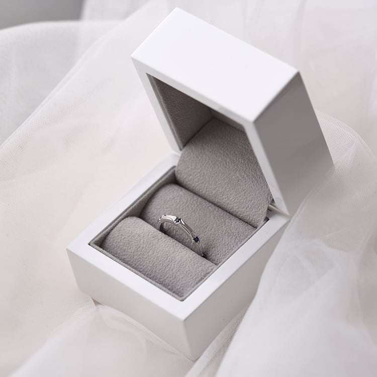 Stříbrný prsten se safíry 58692