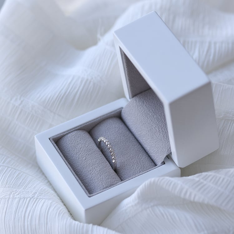 Bílé lab-grown diamanty v eternity prstenu Lalia 105704