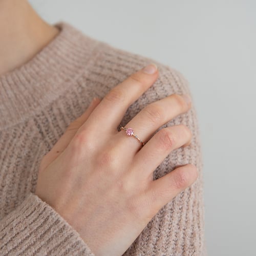 Zásnubní prsten s certifikovaným fancy pink lab-grown diamantem Imelda