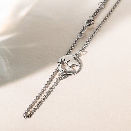 Zlatý náramek na nohu s mapou světa Mendez