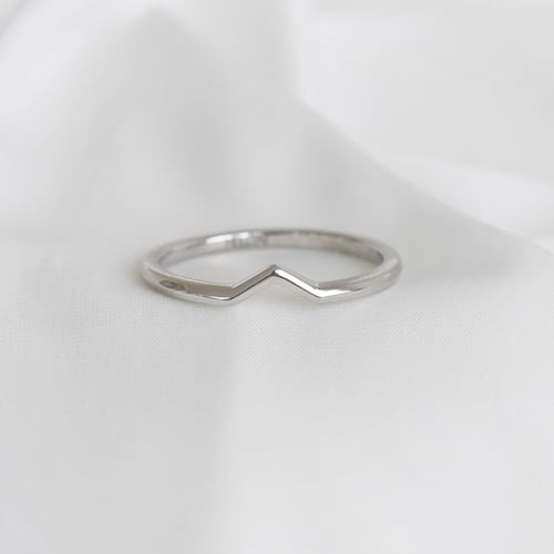 Minimalistický vykrojený prsten Villiane