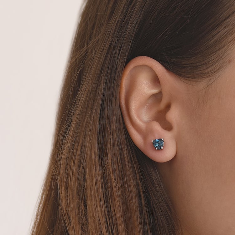 Zlaté napichovací náušnice se srdíčkovými topazy 60952