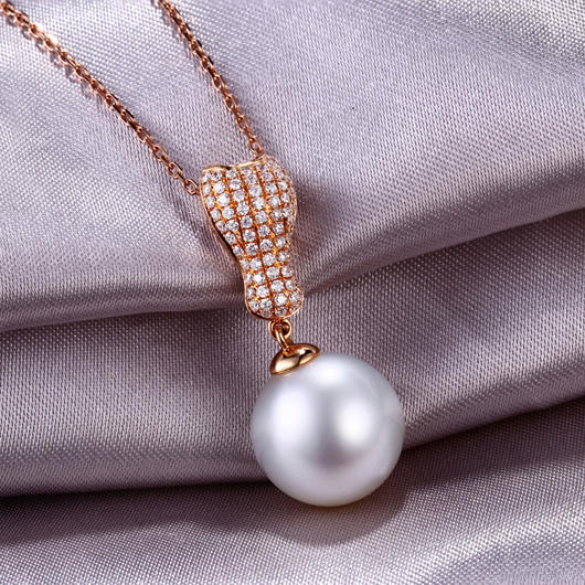 Perla ve zlatém náhrdelníku 13150