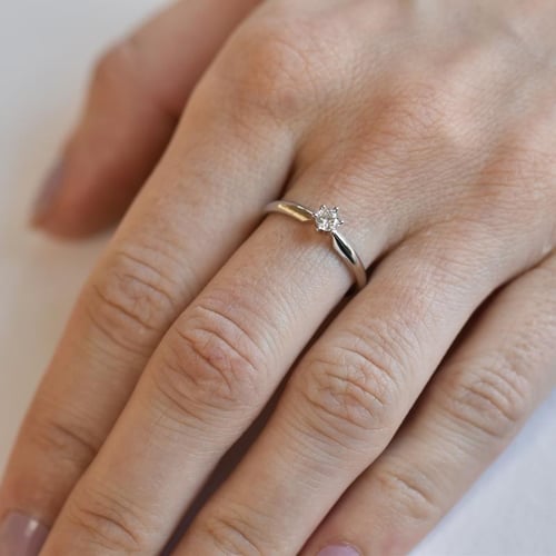 Zásnubní prsten s diamantem Delzi
