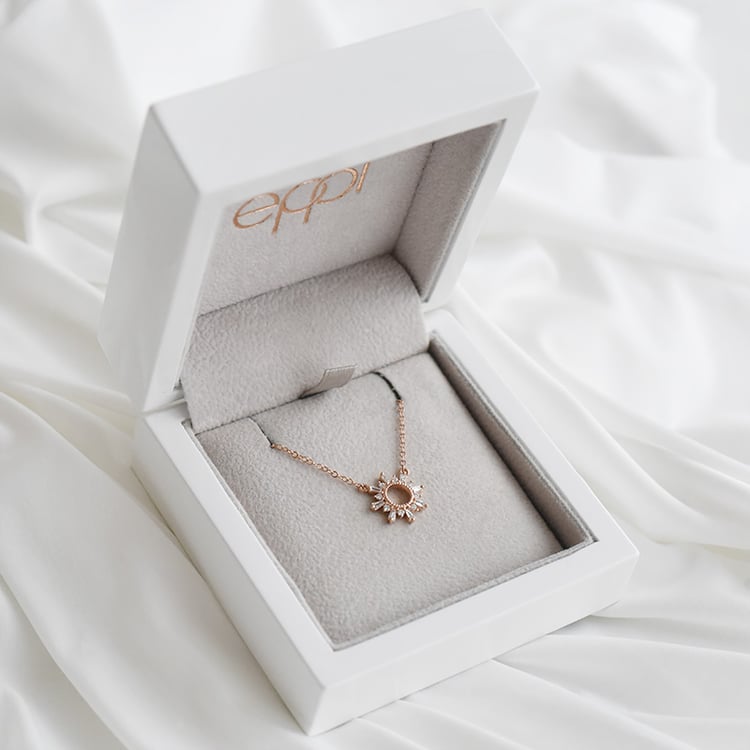 Zlatý náhrdelník se sluncem 90980