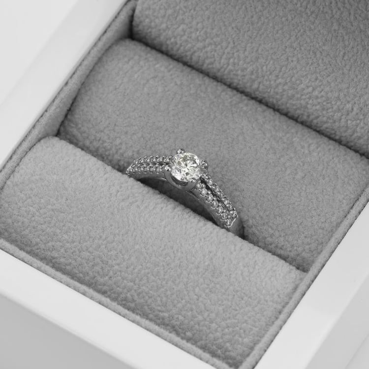 Platinový zásnubní prsten 51067