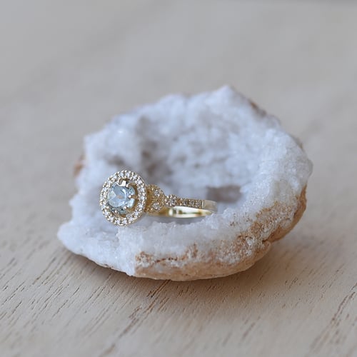 Zásnubní halo prsten s akvamarínem a diamanty Varana
