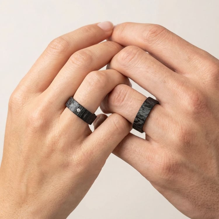 Ploché karbonové snubní prsteny s diamantem Jae 166558