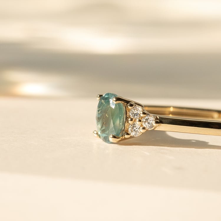 Zásnubní prsten s přírodním alexandritem a diamanty Sheldo 139008